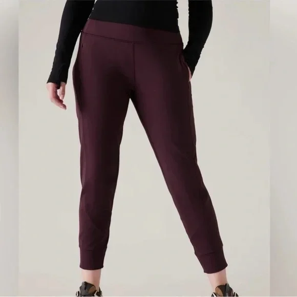 Athleta Rainier Mid Rise Soft Lined Jogger Spiced Cabernet M Athleisure Outdoor - Picture 3 of 16